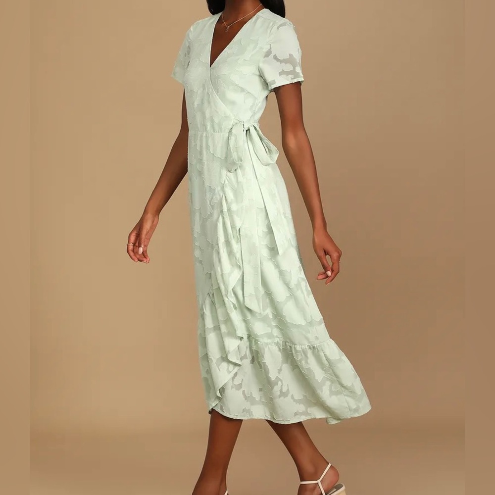NWT Lulu’s sage green wrap midi dress